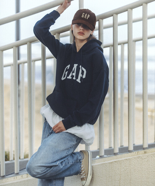 GAP(ギャップ)の「PUBLUX × GAP/ギャップ 別注 バルーン ドッキング ロゴ フーディー 限定展開(スウェット・レディース・ネイビー/グレー/チャコールグレー・フリ-)」の1枚目の写真