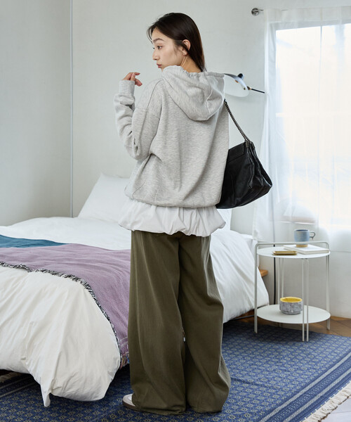 GAP(ギャップ)の「PUBLUX × GAP/ギャップ 別注 バルーン ドッキング ロゴ フーディー 限定展開(スウェット・レディース・ネイビー/グレー/チャコールグレー・フリ-)」の5枚目の写真
