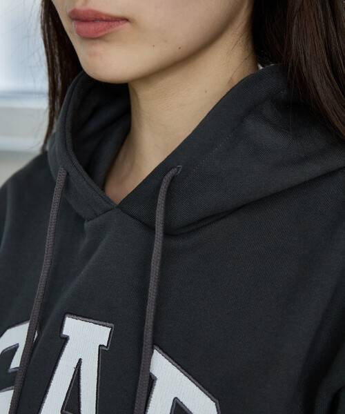 GAP(ギャップ)の「PUBLUX × GAP/ギャップ 別注 バルーン ドッキング ロゴ フーディー 限定展開(スウェット・レディース・ネイビー/グレー/チャコールグレー・フリ-)」の20枚目の写真