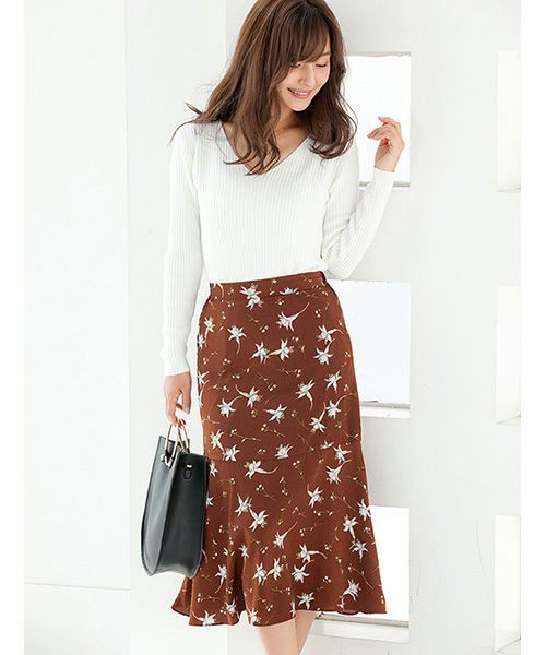 Color(カラー)の「レトロフラワーミモレ丈フレアスカート(スカート・レディース・ネイビー/ブラウン・MEDIUM)」の10枚目の写真