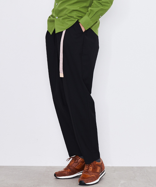 UNITED TOKYO（ユナイテッドトウキョウ）の「ワイドテーパードパンツ（その他パンツ・メンズ・カーキ/グレー/ブラック/ベージュ/ネイビー・3/1/2）」の2枚目の写真