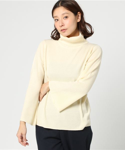 earth music&ecology（アースミュージックアンドエコロジー）の「・ベルスリーブタートルニットプルオーバー（ニット/セーター・レディース・ボルドー/ベージュ/アイボリー/杢グレー/ブラック/ネイビー・L/M）」の2枚目の写真