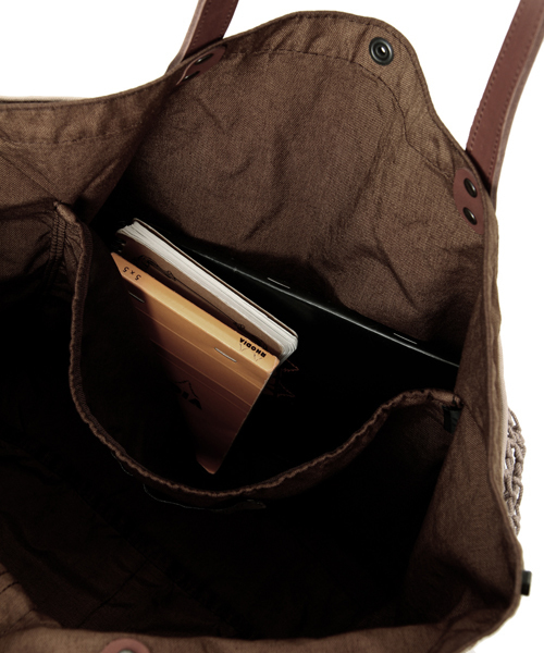 VAINL ARCHIVE（ヴァイナルアーカイブ）の「VAINL ARCHIVE×PORTER TOTE BAG（トートバッグ・メンズ・ブラウン/ネイビー・ONE SIZE）」の6枚目の写真