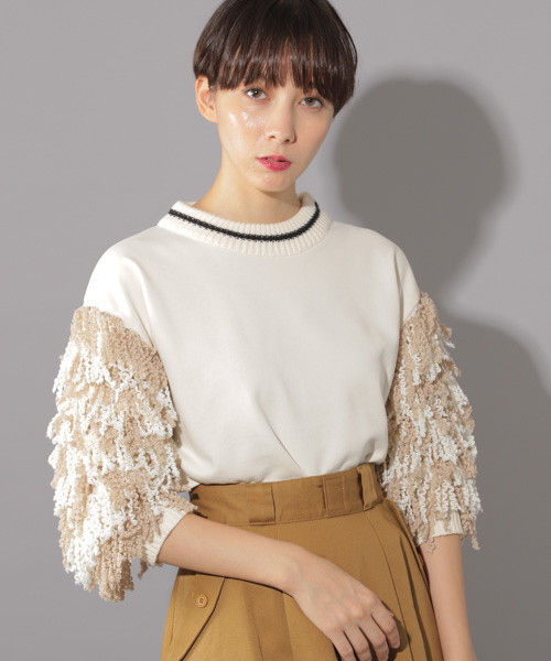 PAGEBOY(ページボーイ)の「スパイラルスリーブプルオーバー(スウェット・レディース・ブラック/オフホワイト/ボルドー・FREE)」の2枚目の写真