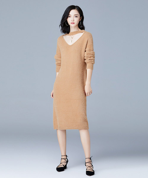 SAISON DE PAPILLON(セゾンドパピヨン)の「Vネックチョーカー風デザインシャギーニットワンピース(ワンピース・レディース・ネイビー/ブラウン/ワインレッド・M/L)」の10枚目の写真