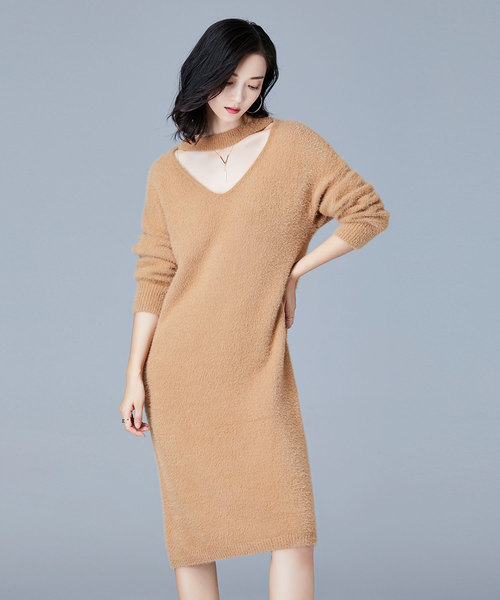 SAISON DE PAPILLON(セゾンドパピヨン)の「Vネックチョーカー風デザインシャギーニットワンピース(ワンピース・レディース・ネイビー/ブラウン/ワインレッド・M/L)」の4枚目の写真