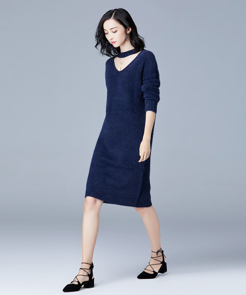 SAISON DE PAPILLON(セゾンドパピヨン)の「Vネックチョーカー風デザインシャギーニットワンピース(ワンピース・レディース・ネイビー/ブラウン/ワインレッド・M/L)」の11枚目の写真