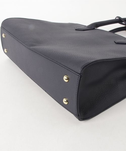 THE SUIT COMPANY（ザ・スーツカンパニー）の「スクエア型ベルテッドトートバッグ（トートバッグ・レディース・ベージュ/ネイビー/ブラック・FREE）」の4枚目の写真