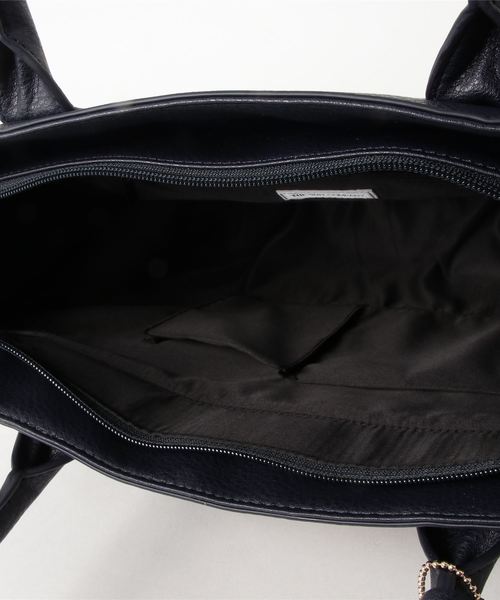 THE SUIT COMPANY（ザ・スーツカンパニー）の「スクエア型ベルテッドトートバッグ（トートバッグ・レディース・ベージュ/ネイビー/ブラック・FREE）」の6枚目の写真