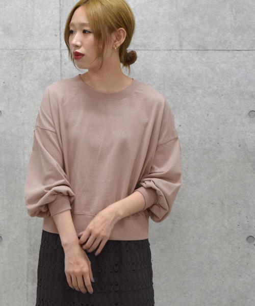 w closet（ダブルクローゼット）の「バックリボンクロップドプルオーバー（スウェット・レディース・グレイッシュベージュ/スミクロ/オフホワイト・FREE）」の7枚目の写真