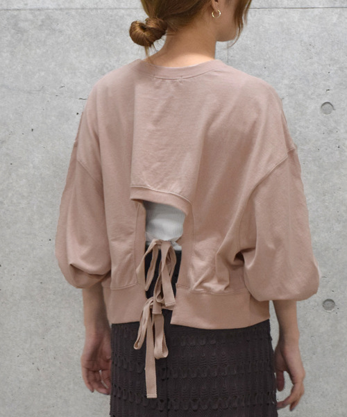 w closet（ダブルクローゼット）の「バックリボンクロップドプルオーバー（スウェット・レディース・グレイッシュベージュ/スミクロ/オフホワイト・FREE）」の9枚目の写真