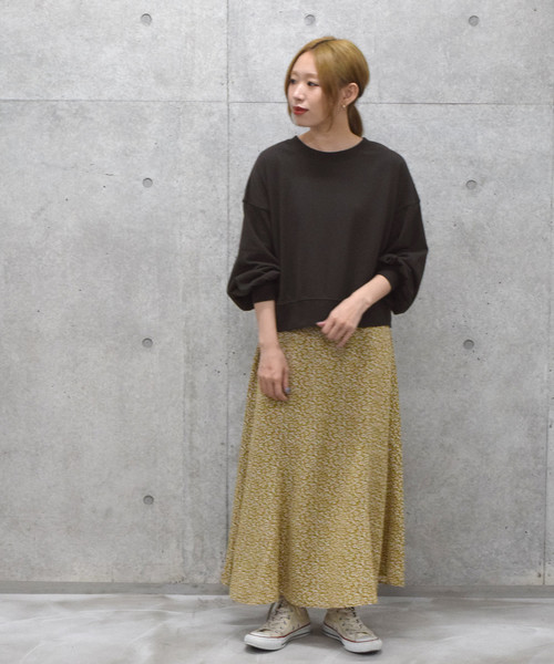 w closet（ダブルクローゼット）の「バックリボンクロップドプルオーバー（スウェット・レディース・グレイッシュベージュ/スミクロ/オフホワイト・FREE）」の10枚目の写真