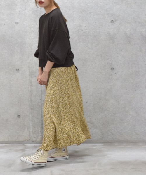 w closet（ダブルクローゼット）の「バックリボンクロップドプルオーバー（スウェット・レディース・グレイッシュベージュ/スミクロ/オフホワイト・FREE）」の11枚目の写真