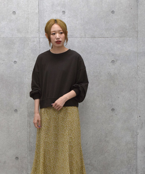 w closet（ダブルクローゼット）の「バックリボンクロップドプルオーバー（スウェット・レディース・グレイッシュベージュ/スミクロ/オフホワイト・FREE）」の15枚目の写真