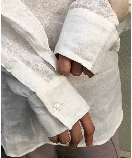 TODAYFUL バックオープンリネンシャツ　白　キナリ　オーバーサイズ TODAYFUL（トゥデイフル）の「バックオープンリネンシャツ