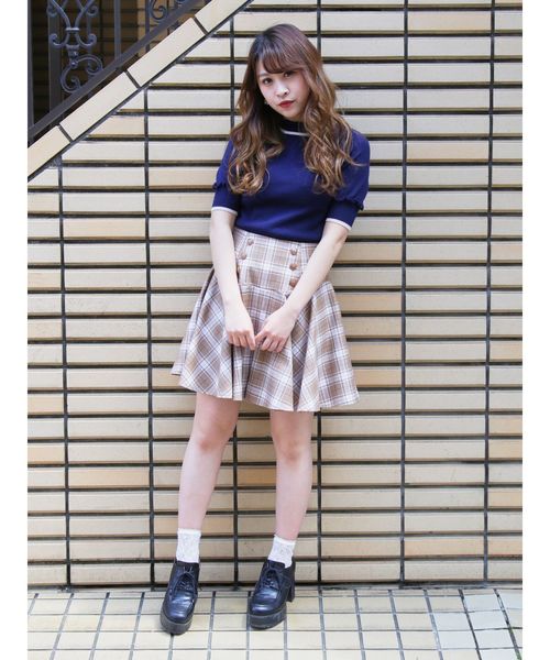 dazzlin(ダズリン)の「スクールチェックフレアショートパンツ(その他パンツ・レディース・ベージュ/グレー・SMALL/MEDIUM)」の3枚目の写真