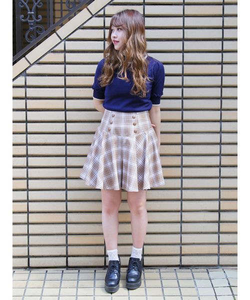 dazzlin(ダズリン)の「スクールチェックフレアショートパンツ(その他パンツ・レディース・ベージュ/グレー・SMALL/MEDIUM)」の4枚目の写真