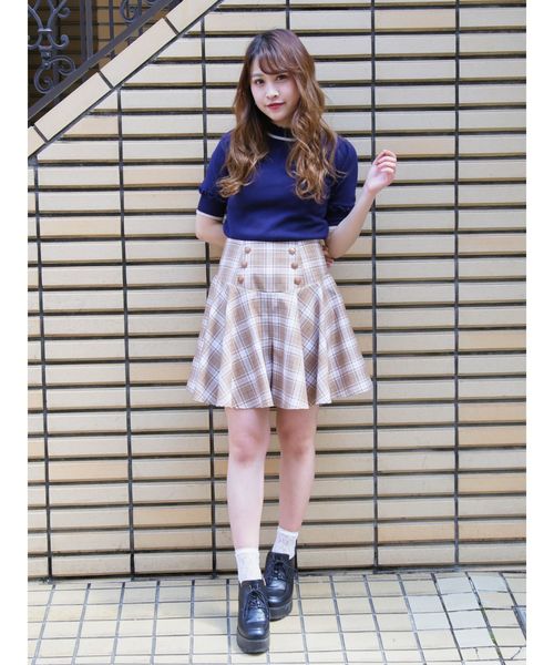 dazzlin(ダズリン)の「スクールチェックフレアショートパンツ(その他パンツ・レディース・ベージュ/グレー・SMALL/MEDIUM)」の5枚目の写真