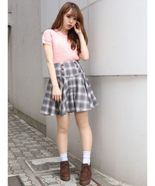 dazzlin(ダズリン)の「スクールチェックフレアショートパンツ(その他パンツ・レディース・ベージュ/グレー・SMALL/MEDIUM)」の6枚目の写真