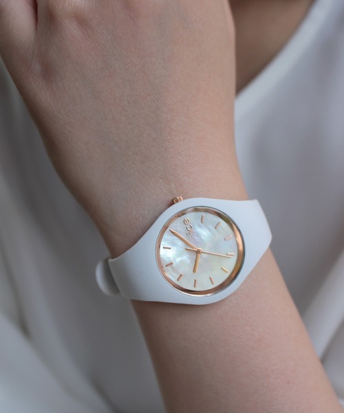 ICE WATCH(アイスウォッチ)の「「Ice-Watch アイスウォッチ」【ブランド累計54万本突破】 ICE pearl アイスパール スモール サイズ 3Hands(アナログ腕時計・レディース・ホワイト/ネイビー/グレー/ピンク/ホワイト×ピンク・SMALL/MEDIUM/X-SMALL)」の12枚目の写真