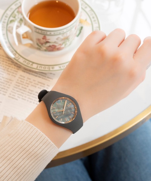 ICE WATCH(アイスウォッチ)の「「Ice-Watch アイスウォッチ」【ブランド累計54万本突破】 ICE pearl アイスパール スモール サイズ 3Hands(アナログ腕時計・レディース・ホワイト/ネイビー/グレー/ピンク/ホワイト×ピンク・SMALL/MEDIUM/X-SMALL)」の9枚目の写真