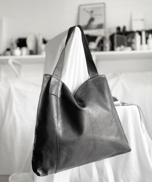 PATRICK STEPHAN(パトリックステファン)の「パトリック ステファン / Leather shoulder bag 'simple' 2 ショルダーバッグ(ショルダーバッグ・レディース・ブラック/ネイビー/ライトブラウン/グレー系その他/オリーブ・FREE)」の9枚目の写真