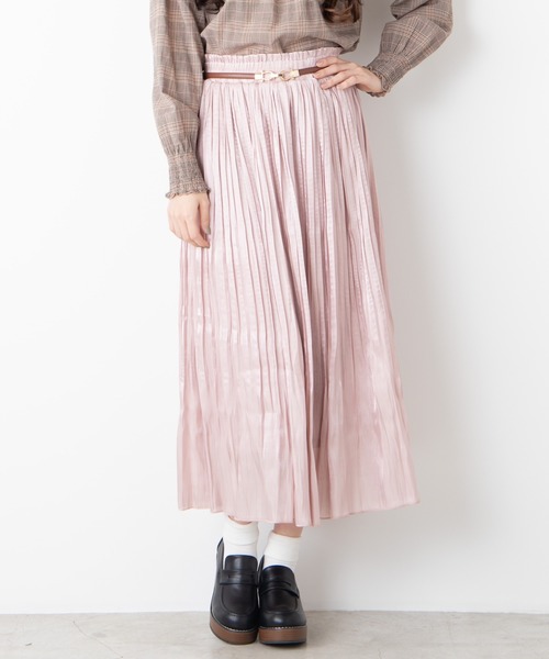 WEGO（ウィゴー）の「WEGO/ミルキーサテンプリーツロングスカート（スカート・レディース・アイボリー/ライトピンク/ライトパープル/グリーン系その他・FREE）」の4枚目の写真