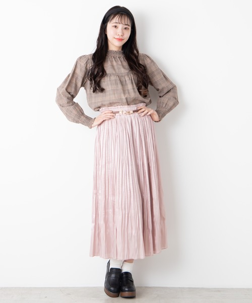 WEGO（ウィゴー）の「WEGO/ミルキーサテンプリーツロングスカート（スカート・レディース・アイボリー/ライトピンク/ライトパープル/グリーン系その他・FREE）」の5枚目の写真