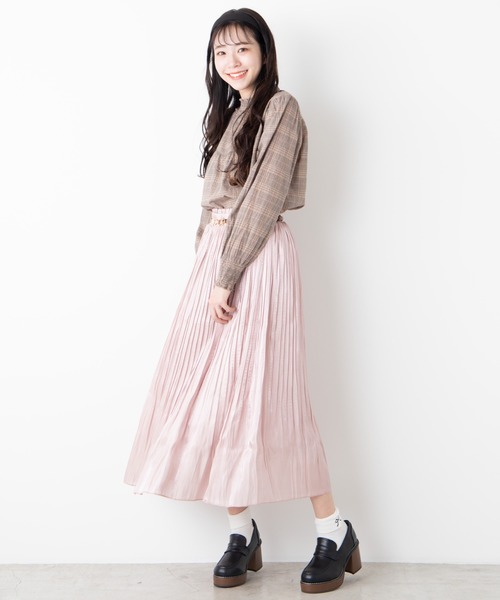 WEGO（ウィゴー）の「WEGO/ミルキーサテンプリーツロングスカート（スカート・レディース・アイボリー/ライトピンク/ライトパープル/グリーン系その他・FREE）」の14枚目の写真