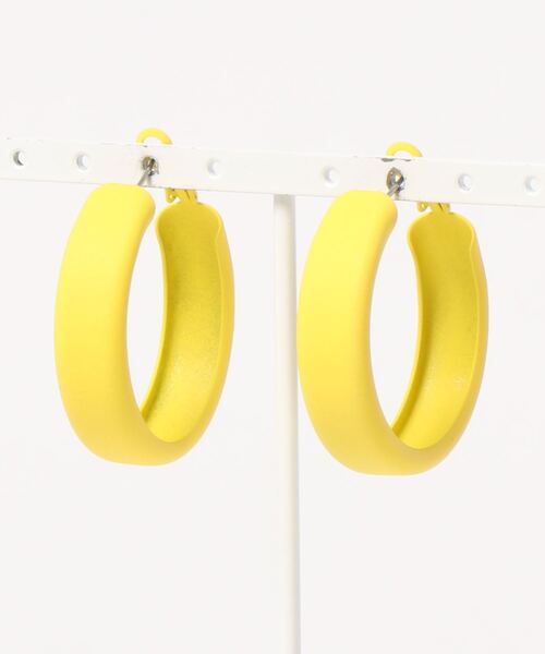 Fun & Daily（ファンアンドデイリー）の「F&D : マットカラーフープピアス（ピアス（両耳用）・レディース・イエロー/オレンジ/グリーン/ブルー/ピンク/レッド/パープル/フューシャピンク・FREE）」の5枚目の写真