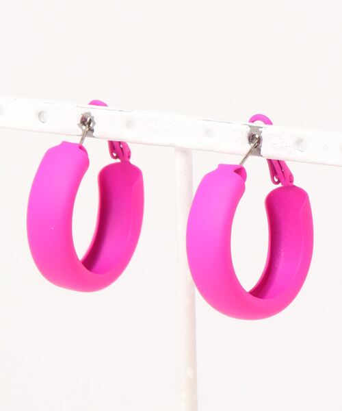 Fun & Daily（ファンアンドデイリー）の「F&D : マットカラーフープピアス（ピアス（両耳用）・レディース・イエロー/オレンジ/グリーン/ブルー/ピンク/レッド/パープル/フューシャピンク・FREE）」の6枚目の写真