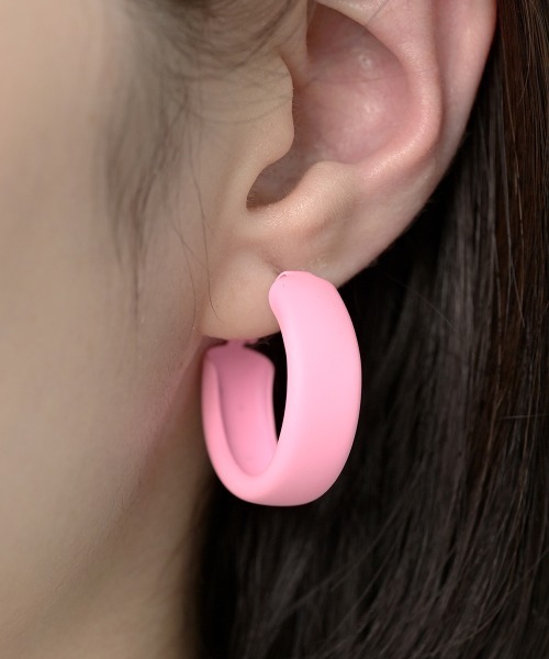 Fun & Daily（ファンアンドデイリー）の「F&D : マットカラーフープピアス（ピアス（両耳用）・レディース・イエロー/オレンジ/グリーン/ブルー/ピンク/レッド/パープル/フューシャピンク・FREE）」の17枚目の写真