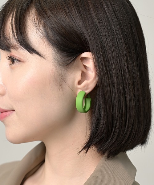 Fun & Daily（ファンアンドデイリー）の「F&D : マットカラーフープピアス（ピアス（両耳用）・レディース・イエロー/オレンジ/グリーン/ブルー/ピンク/レッド/パープル/フューシャピンク・FREE）」の22枚目の写真