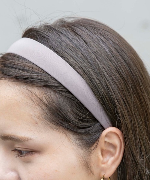 flower（フラワー）の「シルキーヘアバンド 2（カチューシャ・レディース・ブラック/ベージュ/アイボリー・FREE）」の13枚目の写真