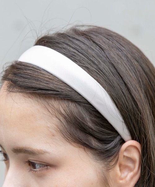 flower（フラワー）の「シルキーヘアバンド 2（カチューシャ・レディース・ブラック/ベージュ/アイボリー・FREE）」の15枚目の写真