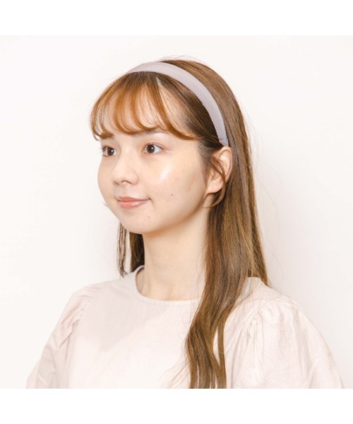 flower（フラワー）の「シルキーヘアバンド 2（カチューシャ・レディース・ブラック/ベージュ/アイボリー・FREE）」の9枚目の写真