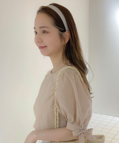 flower（フラワー）の「シルキーヘアバンド 2（カチューシャ・レディース・ブラック/ベージュ/アイボリー・FREE）」の16枚目の写真