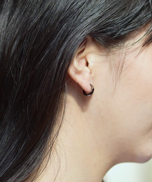 LHME（エルエイチエムイー）の「【LHME】WEB限定 フープピアス 2EA001A0BK（ピアス（片耳用）・メンズ・ブラック・FREE）」の7枚目の写真