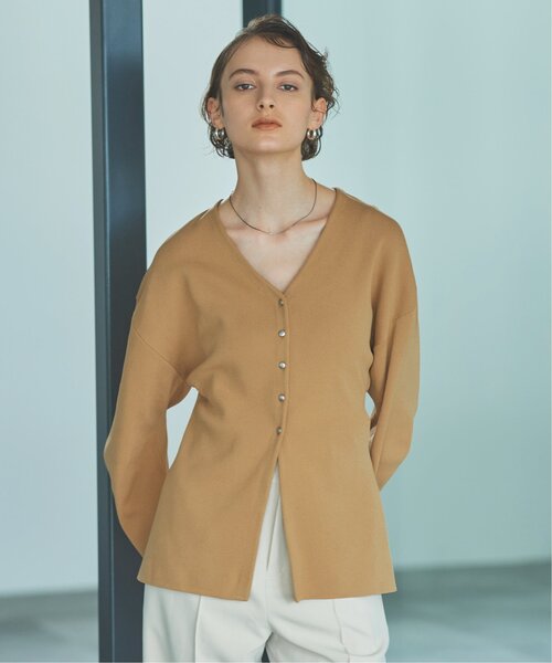 EMMA LIMBER(エマリンバー)の「Vneck Slit Cardigan(カーディガン/ボレロ・レディース・ライトカーキ/ブラウン・FREE)」の2枚目の写真