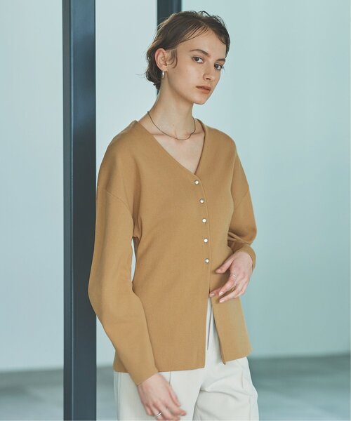 EMMA LIMBER(エマリンバー)の「Vneck Slit Cardigan(カーディガン/ボレロ・レディース・ライトカーキ/ブラウン・FREE)」の22枚目の写真