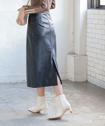 バックスリットフェイクレザータイトスカート