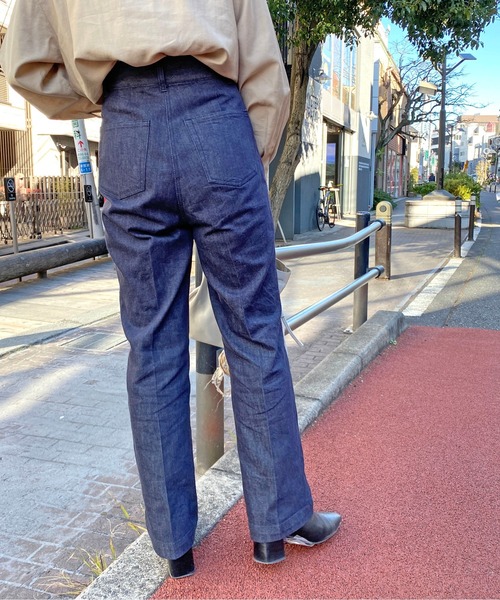 Omekashi(オメカシ)の「センタープレスフレアデニム(デニムパンツ・レディース・ネイビー/ブルー・38/36)」の7枚目の写真