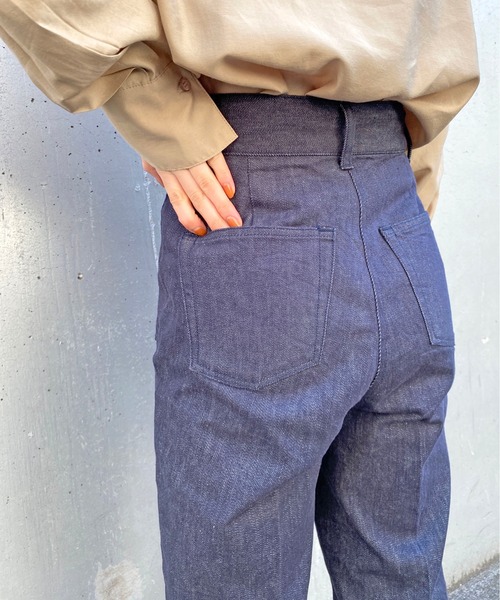 Omekashi(オメカシ)の「センタープレスフレアデニム(デニムパンツ・レディース・ネイビー/ブルー・38/36)」の12枚目の写真