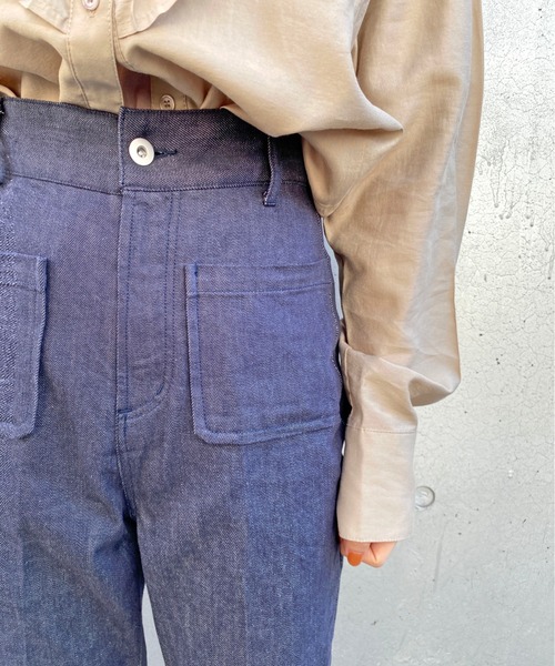 Omekashi(オメカシ)の「センタープレスフレアデニム(デニムパンツ・レディース・ネイビー/ブルー・38/36)」の11枚目の写真