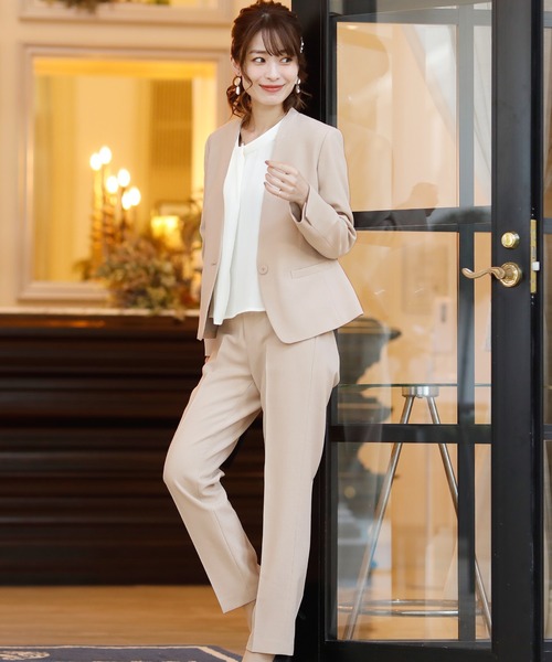 PourVous（プールヴー）の「セットアップ パンツ フォーマル テーパード&ノーカラー ジャケット エンボス調 入学式対応 七五三 ママ セレモニー 入園式 卒園式 母親 40代 30代 卒業式 母 服（スーツパンツ・レディース・ブラック/ベージュ/ネイビー・M/L/XL）」の2枚目の写真