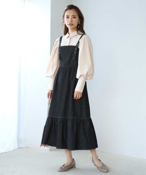 one after another NICE CLAUP（ワンアフターアナザーナイスクラップ）の「切替フリルデニムジャンパースカート（ジャンパースカート・レディース・ブラック/インディゴブルー/アイボリー・FREE）」の10枚目の写真
