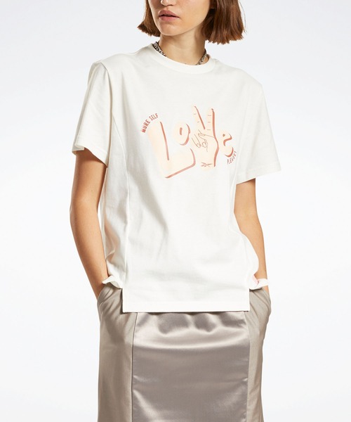 Reebok(リーボック)の「グラフィック ショートスリーブ Tシャツ / CL GRAPHICS SS TEE(Tシャツ/カットソー・レディース・ピンク/アイボリー・SMALL/MEDIUM/LARGE/X-LARGE)」の1枚目の写真