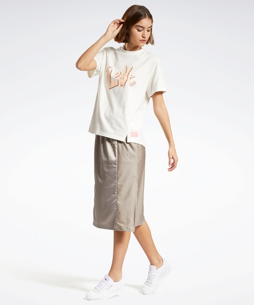 Reebok(リーボック)の「グラフィック ショートスリーブ Tシャツ / CL GRAPHICS SS TEE(Tシャツ/カットソー・レディース・ピンク/アイボリー・SMALL/MEDIUM/LARGE/X-LARGE)」の4枚目の写真