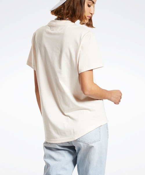 Reebok(リーボック)の「グラフィック ショートスリーブ Tシャツ / CL GRAPHICS SS TEE(Tシャツ/カットソー・レディース・ピンク/アイボリー・SMALL/MEDIUM/LARGE/X-LARGE)」の6枚目の写真