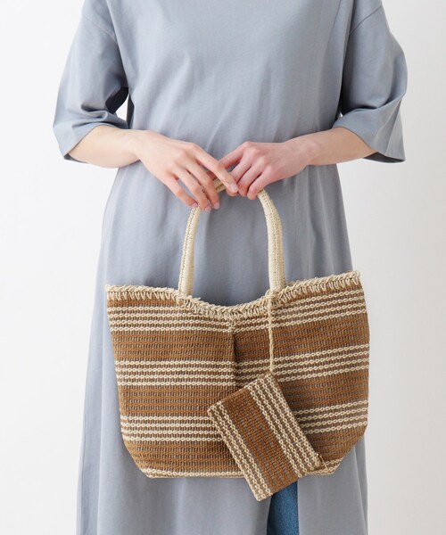 SHOO・LA・RUE（シューラルー）の「◆【ポーチ付】ペーパータックボーダー2WAYトート（トートバッグ・レディース・ブラック系2/ネイビー系2/ピンク系7/ブラウン系3/チャコール/ベージュ系その他2・00）」の16枚目の写真